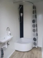 Contenedor sanitario doble WC+ducha 2,46x1,97m robusto Obornickie. - Imagen 4