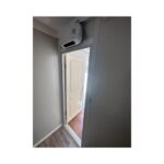 Contenedor oficina 6x3m nuevo con baño completo y puerta corredera. - Imagen 3