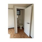 Bungalow Modular de Venta 6 m V2 Serie Reforzada con WC – Oficina Prefabricada con Aislamiento y Ventanas Aluminio - Imagen 5